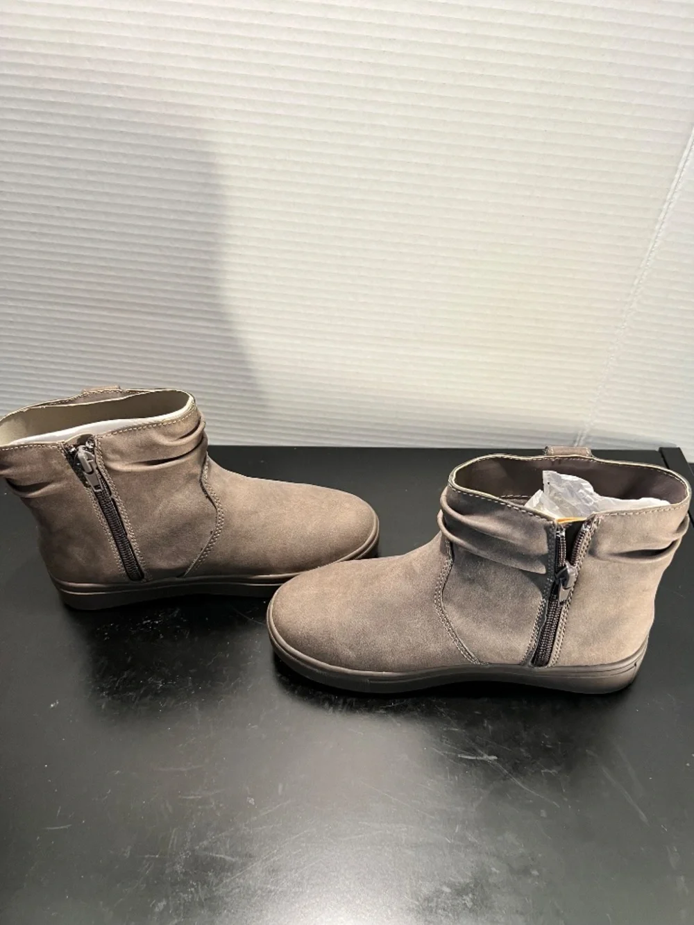 Nine West Kids Slouch Ankle Boot | Taupe | Gold Buckle | Side Zip | Size 1 New